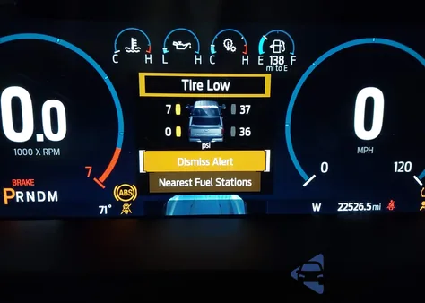 2023 Ford F-150 Platinum z USA, uszkodzony, nr VIN 1FTFW1ED2PFB87324